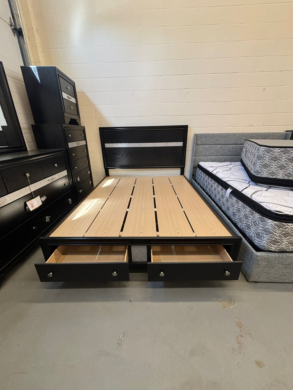 Almar Bedroom Set