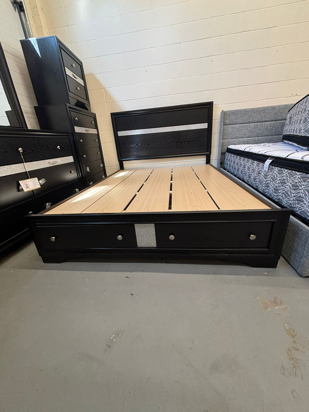 Almar Bedroom Set