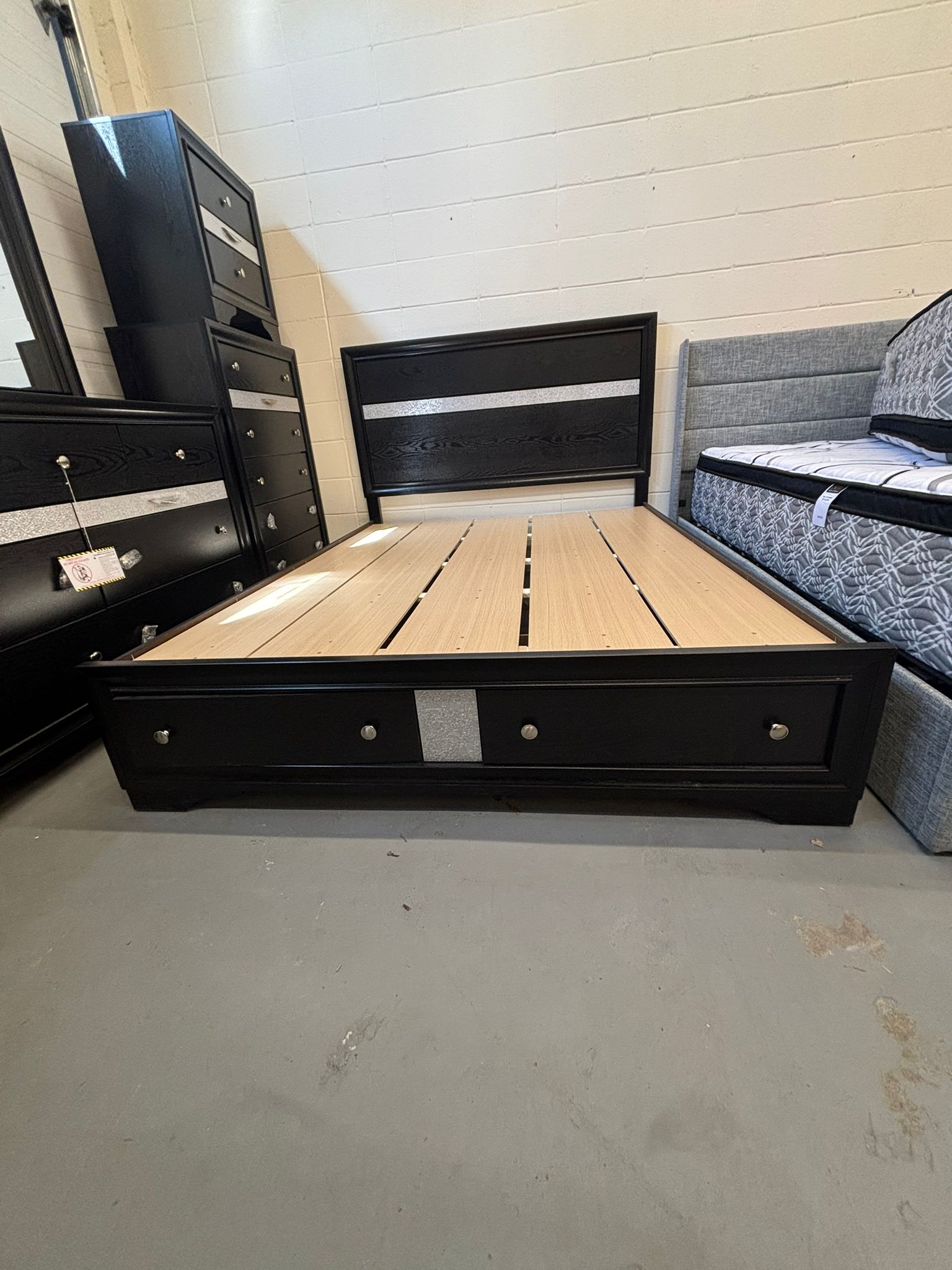 Almar Bedroom Set